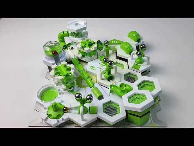 11 satisfying Marble Runs on one base plate (GraviTrax)