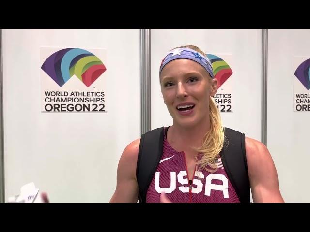 Sandi Morris flys into the World Champs final