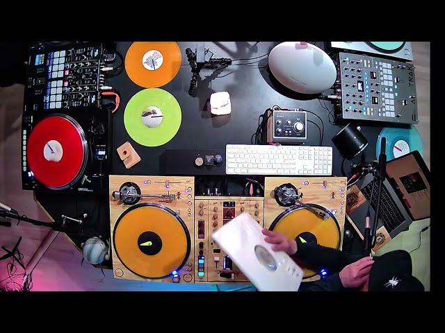 DJ Q-Bert - Turntable TV Feat Kodac Visualz & Dj Fooders (2022)