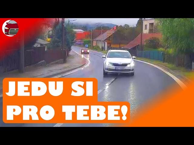 Překvapení v protisměru, vytlačení do škarpy, královna na přechodu a další - Dashcam kompilace #93