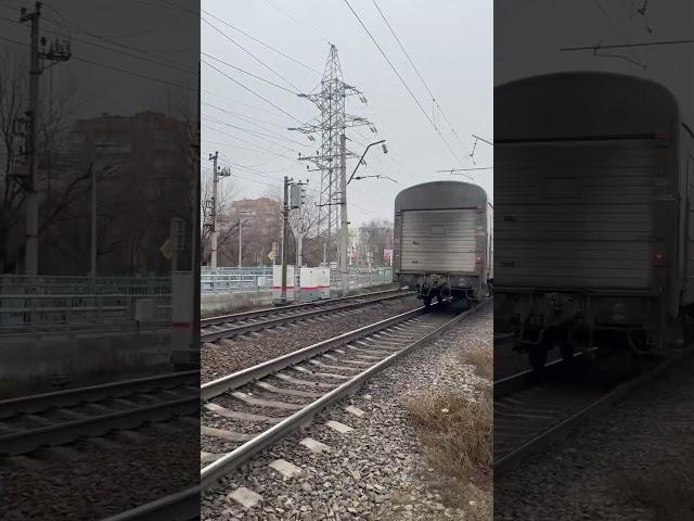Вагон для перевозки автомобилей в поезде «Таврия»