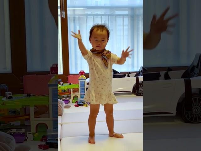 Funny Baby Dance!