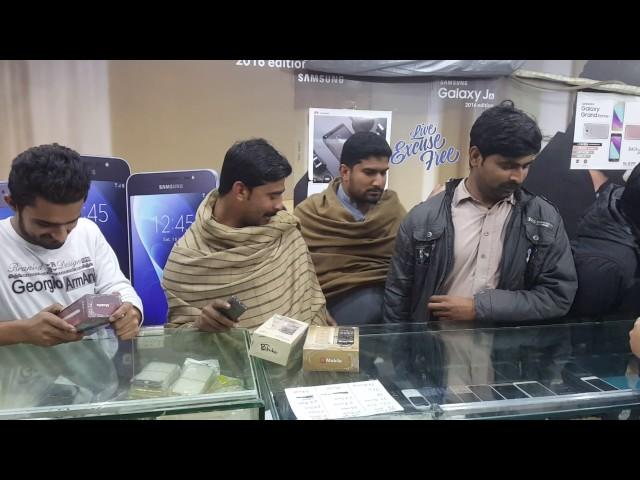 New Chiniot funny clip at mobile shop super selecto