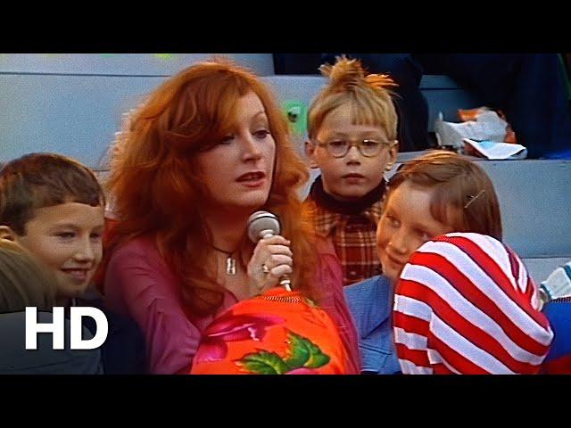 Алла Пугачёва - Песенка про меня (Official HD Video)