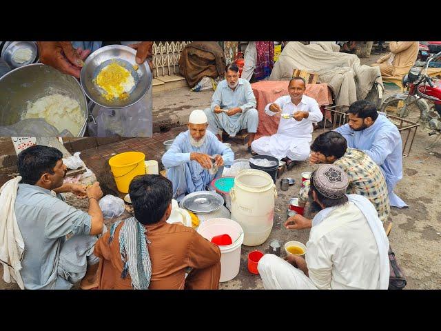 Desi Breakfast in Faisalabad | Faisalabad Street Food | Pakistani Street Food | Mubashir saddique