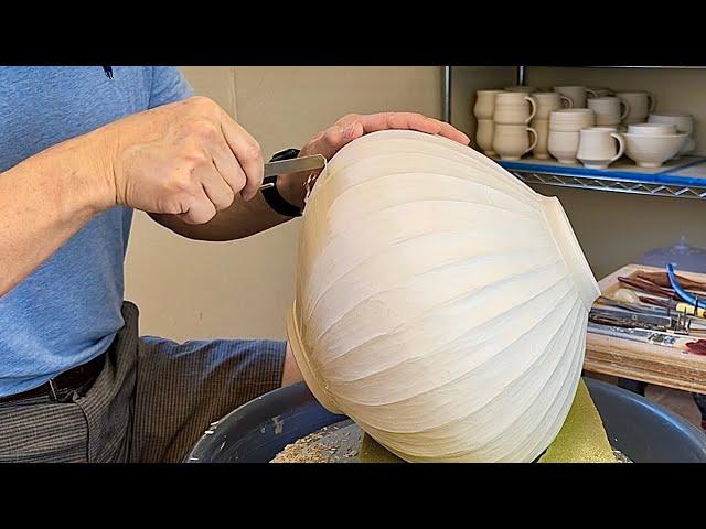 812. Making a Fluted Flat Round Vase on the BTH Wheel with Hsin-Chuen Lin 林新春 凹槽圓扁瓶製作示範