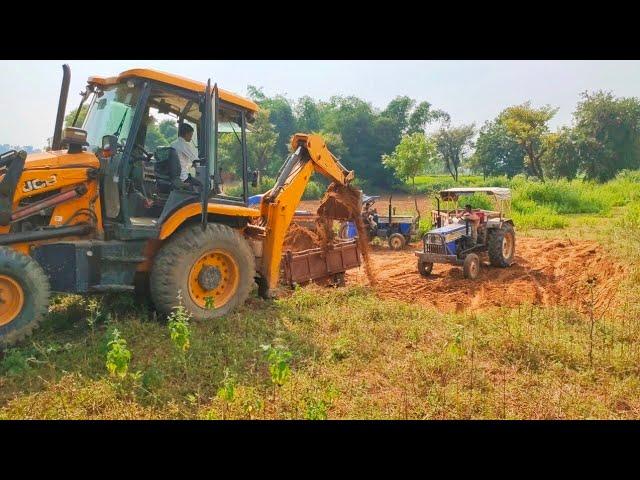 JCB 3DX Digging Soil And Loading Into The Tractors. #jcb