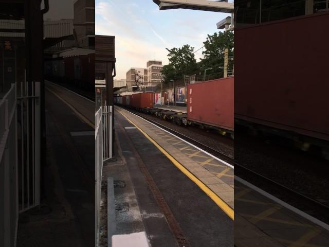 Felixstowe to Ditton Freightliner passes Ilford with 4M89 on the 10/05/17