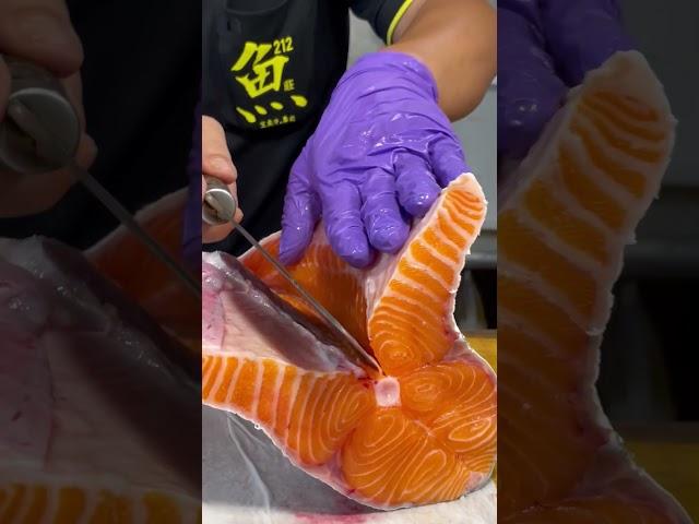 Zero Waste!  Watch This Sushi Chef’s Precision Cutting Through Salmon Tail!  #Sushi #Precision