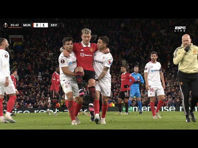 Lisandro Martinez INJURY Vs Sevilla