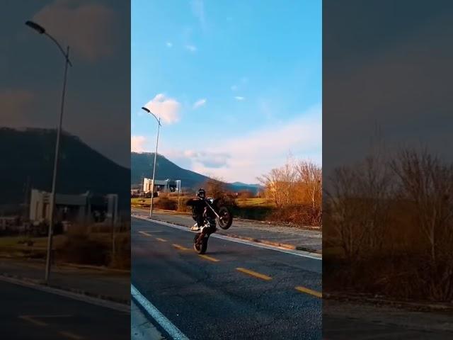 Riding on Italian road #amazingrides #speedriding #riding #rideday : #italy #wheelie #rider #ride