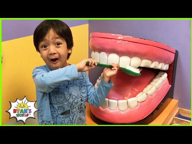 Ryan plays and learns at the Museum for Kids 1 hr kids video!