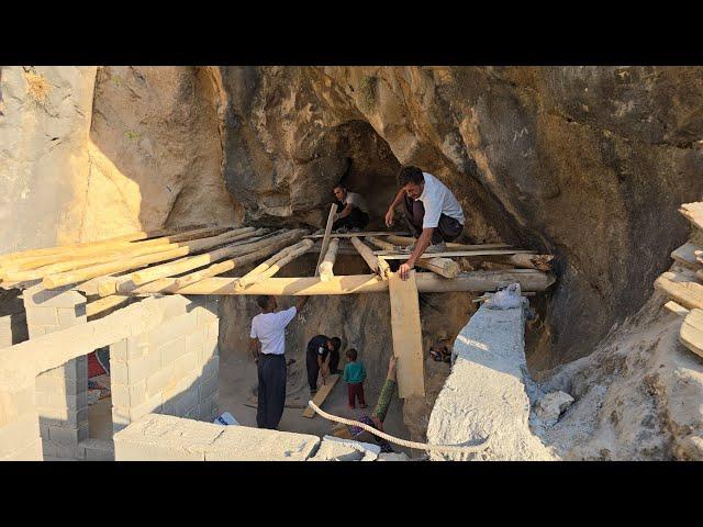 The secrets of covering the roof of the house in Bachob Cave in the nomadic life of Iran