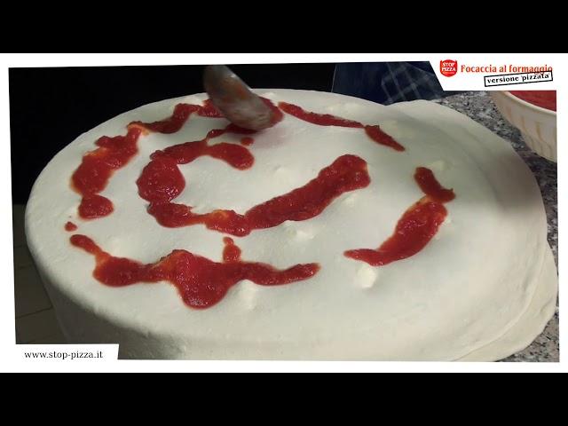 La focaccia al formaggio versione 'pizzata' di Giovanni Deghenghi