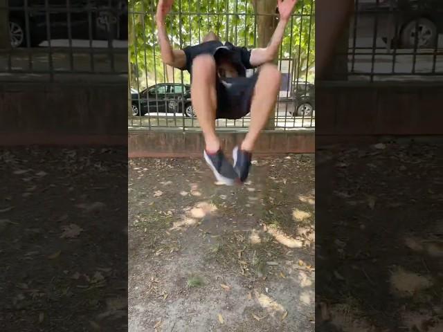  E ORA PAGA LA MOSSA! #parkour #gym #calisthenics #sports #freerunning  #fitness #shorts