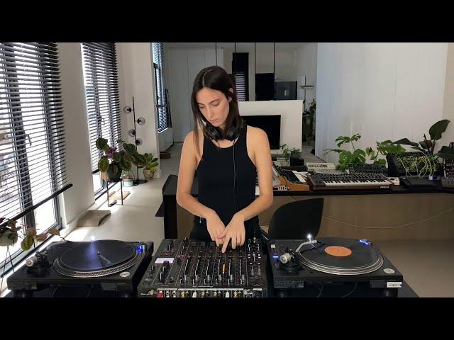 vinyl set from home - Amelie Lens