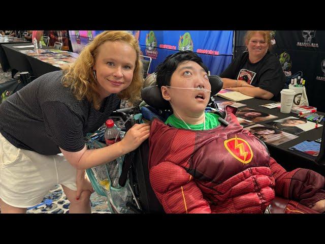 Ivan interviews Thora Birch at Raptor Con 2024