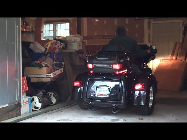 SLife: Harley Davidson Tri Glide Ultra Motorcycle Trike - Start-up and Engine Exhaust Sound