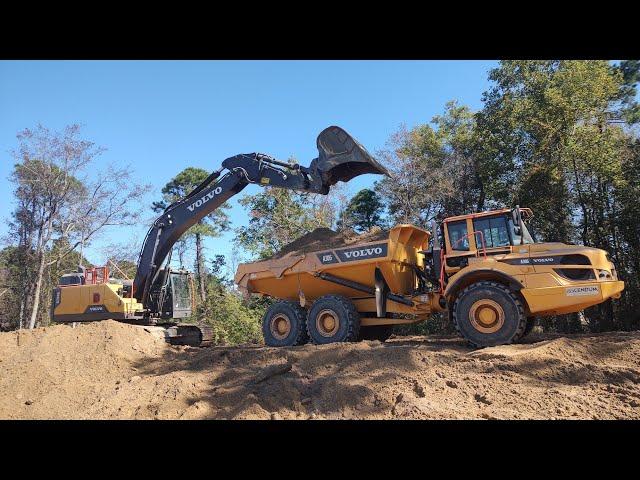 Hauling Beach Sand And Last Loads Of Clay 9 Acre Pond Coming To A Finish