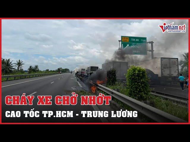 Cháy xe tải chở nhớt trên cao tốc TP.HCM - Trung Lương | Vietnamnet