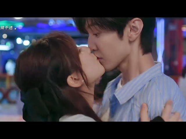 【MULTI SUB】段嘉許拉著桑稚的手教她輪滑，桑稚第一次主動親吻了他#drama  #love  #chinesedrama #中国电视剧