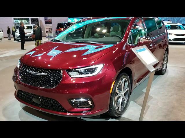 2021 CHRYSLER PACIFICA REDESIGN FIRST LOOK WALK AROUND REVIEW 2020 CHICAGO AUTO SHOW SUMMITAUTO.com