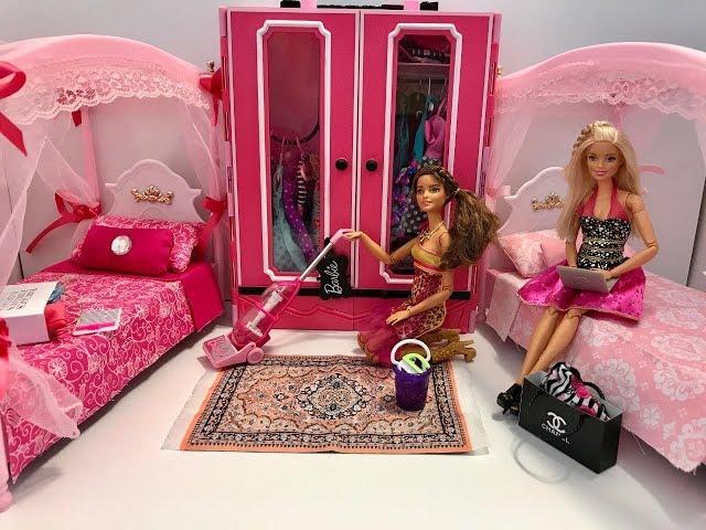 Barbie Bedroom Morning Routine! New DRESSES!!