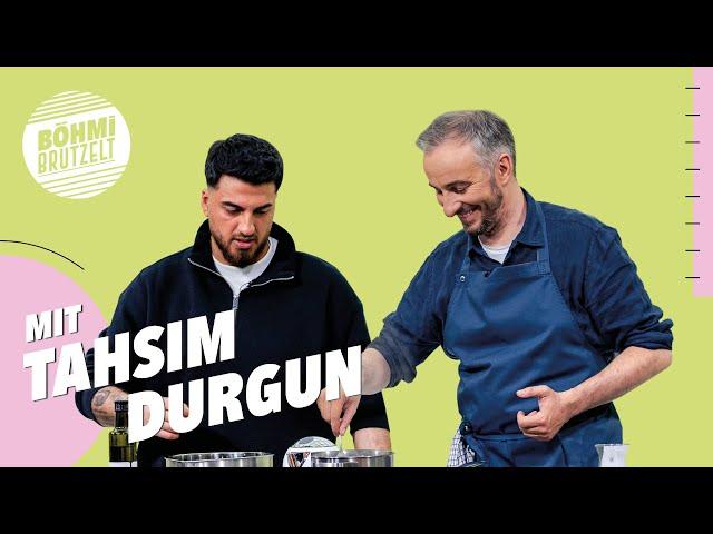 Tages-Special: Saftige Köfte an trockenem Humor – BÖHMI BRUTZELT mit Tahsim Durgun