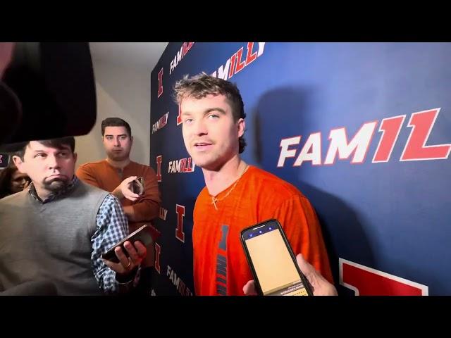 Illini quarterback Luke Altmyer