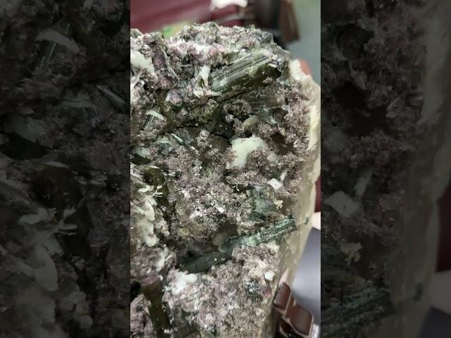 天然碧璽、水晶、雲母共生原礦。收藏級。新北五股/屏東潮州實體店面，threads/IG搜尋「寶石商人npc」 #水晶 #碧璽 #原礦 #寶石商人