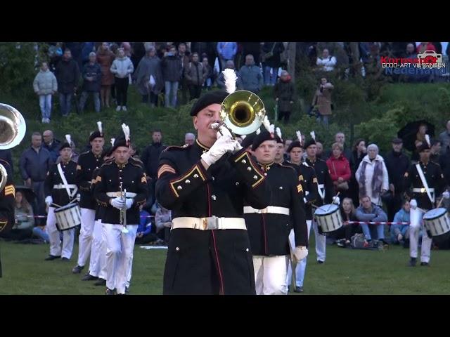 Show and Marchingband Kunst en Genoegen tijdens Oranje Taptoe Katwijk 2024