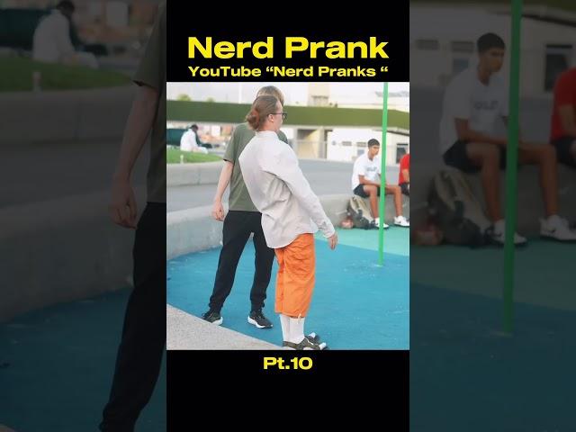 Elite Gymnast pretended to be a nerd/Calisthenics Pranks #prank #calisthenicsinpublic #anatoly
