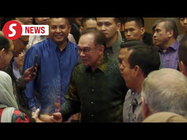 'If I have to compromise, there's no point  in me being PM', says Anwar
