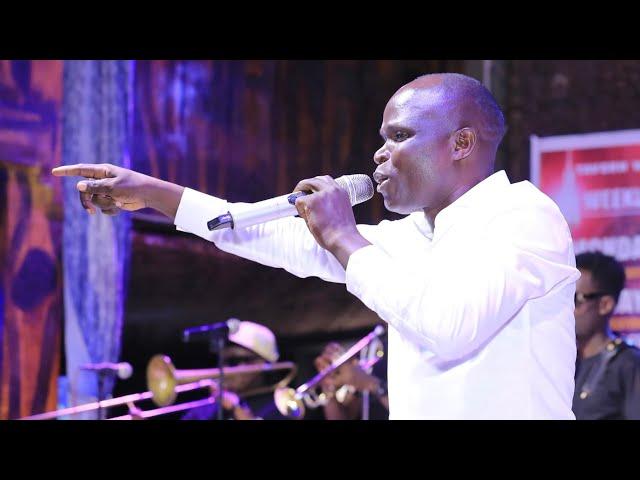 “Ani agula ensi kuba tujitunda” Ronald Mayinja emotionally performs his song Africa