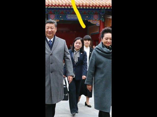 习明泽最新公开出镜（二）视频0:37处她从左侧走进画面，身后一保镖紧跟