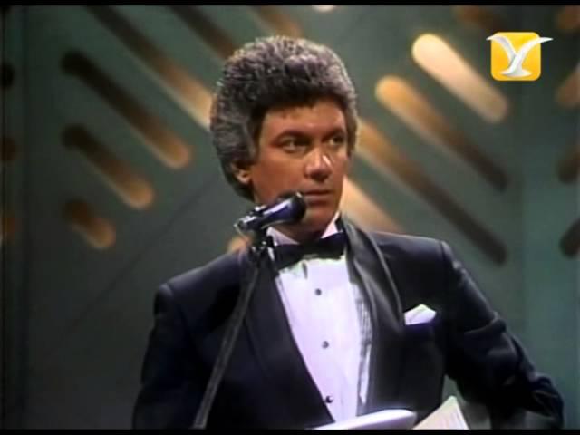 Antonio Vodanovic recibe una merecida Gaviota de Plata - Festival de la Canción de Viña del Mar 1986