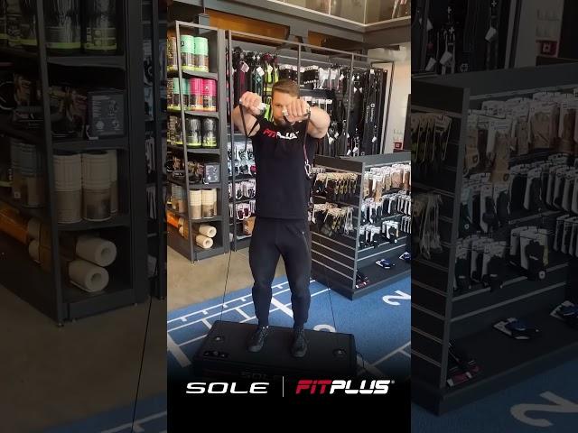 Sole Fitness SRVO - kladkový posilovací trenažér