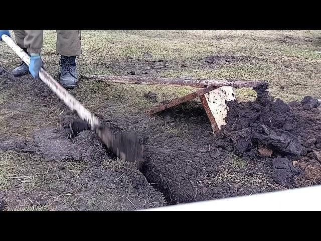 Копка траншеи под воду или кабель с помощью трубы.