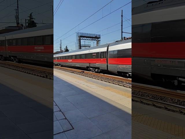 treno. train. freccia. alta velocità. hight speed