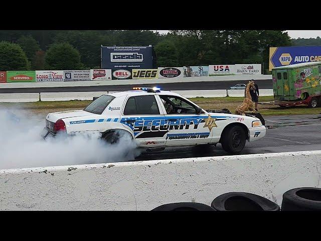 Burnout Rivals Neighbor ripping up the pad @StaffordSpeedway @CleetusM