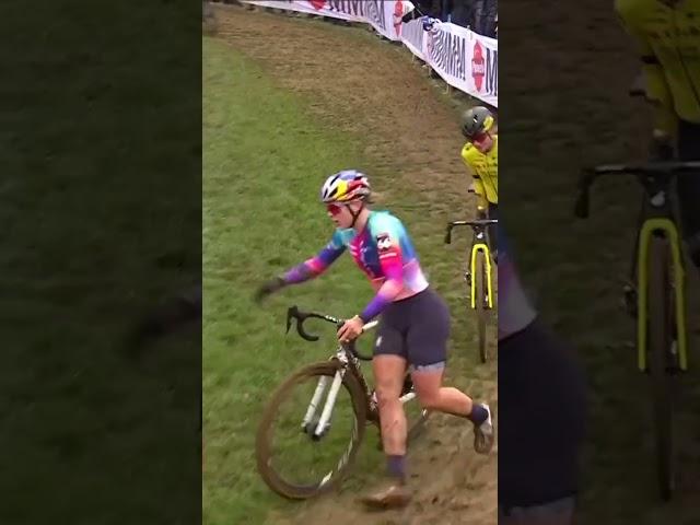 𝑭𝒂𝒖𝒍𝒕𝒍𝒆𝒔𝒔 𝑭𝒆𝒎!  Fem van Empel clinches victory at the UCI Cyclo-Cross World Cup in Besançon! 