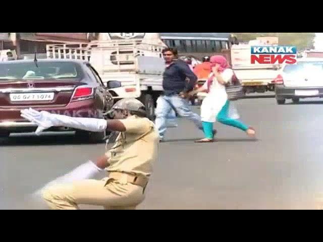 Khasi funny traffic dance........