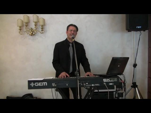 ROBERTO cantante-tastierista-pianista del Gruppo musicale TAEDA