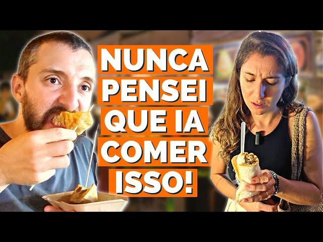 Experimentando comida de rua da Tailândia! - COMEMOS TUDO no mercado noturno de Chiang Mai