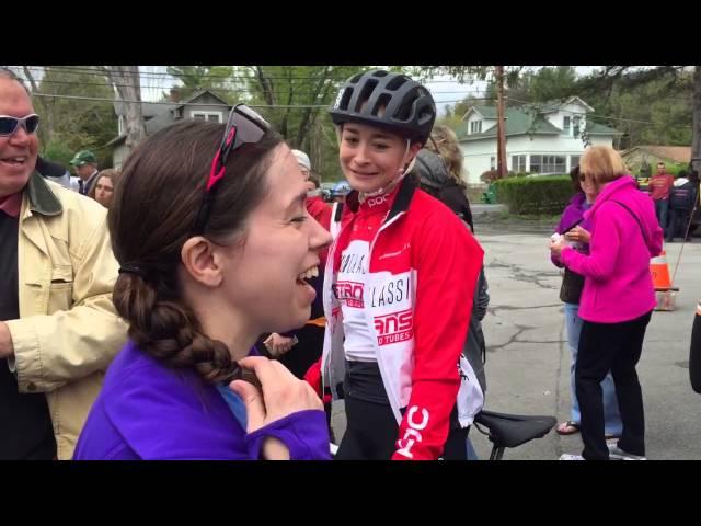 Woodstock Women's Cycling Grand Prix 2016 through the crowd