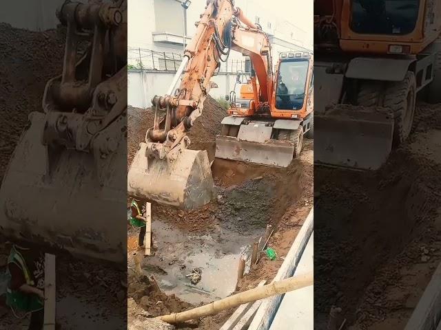 Máy xúc đào bể phốt, đóng cọc tre #excavator