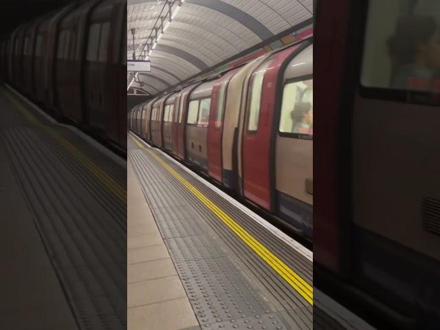 London Underground Train  Green Park #shorts