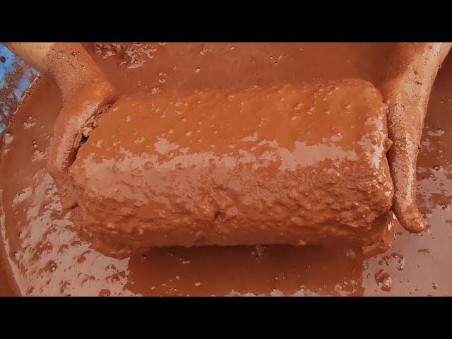 ️️Gritty reddirt cylinders crumbling and dipping in water. don't miss yummylicious dipping