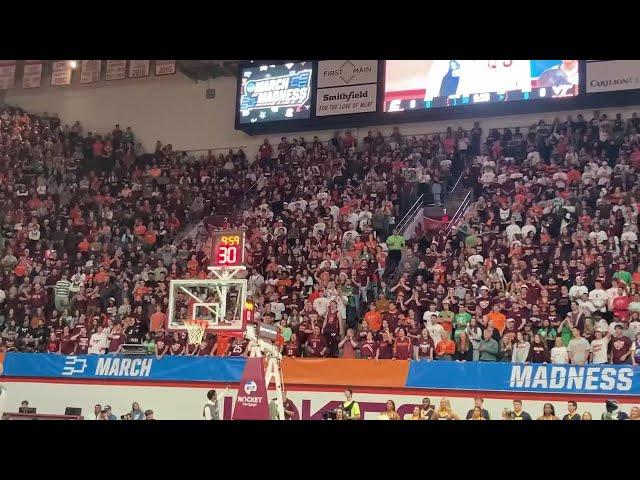Virginia Tech fans sing Enter Sandman at tipoff