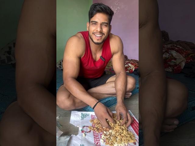 Dry fruit kha ke log body bana rahe hain mai bhi bnaunga  | #viral #reels #shorts #fitness
